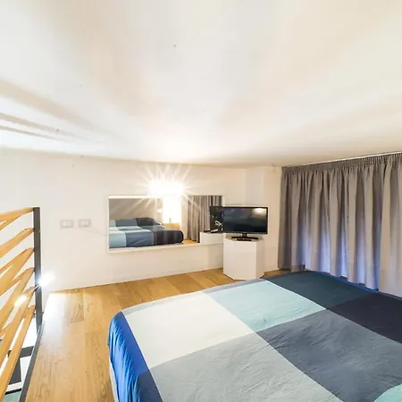 Apartment Cenisio Les House Colors Milan